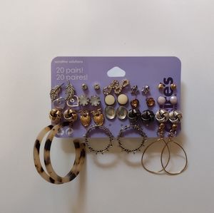 Mix matched earrings👂